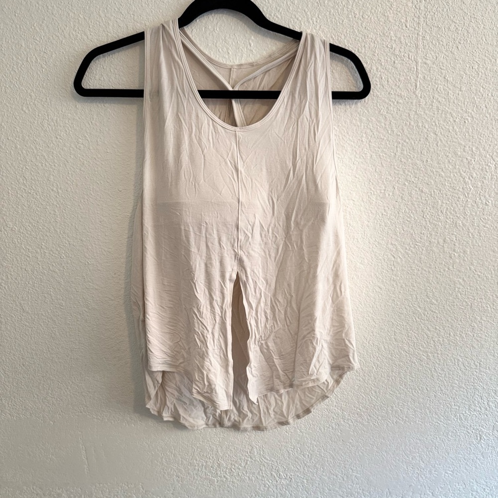 Lululemon Athletica Cream Sleeveless Tank Top with built in bra
